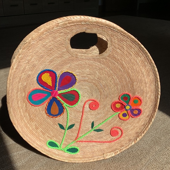 Handbags - Woven Straw Tote Beach Bag